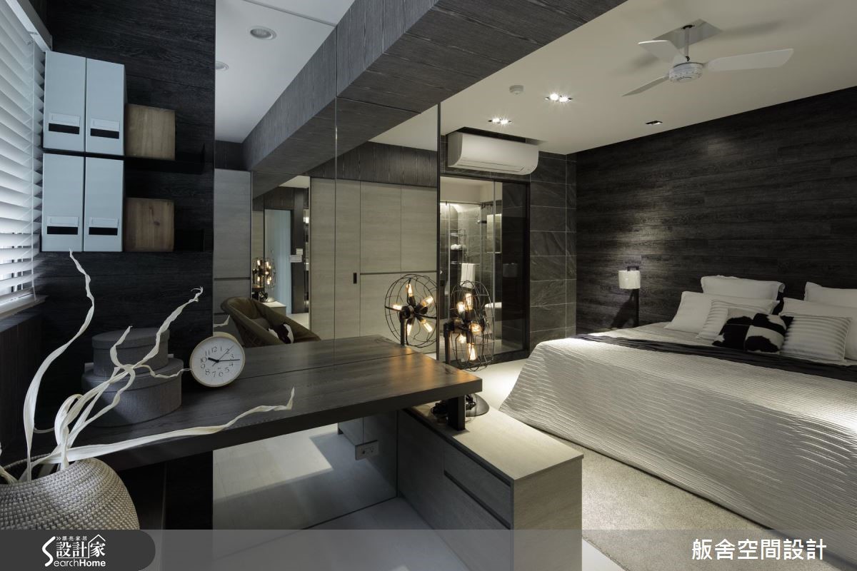 以白色系作為空間基底，彷彿是一塊創作的畫布，米白、